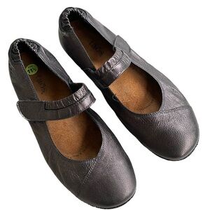 EUC Taos Footwear Leather Mary Jane Flats